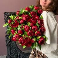 43 пиона бордовых в магазине Цветы Планеты