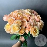11 кустовых пионовидных роз бежевых в магазине Цветы Планеты