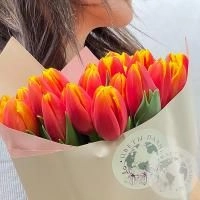 30 тюльпанов красно-желтых в магазине Цветы Планеты