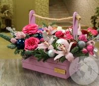 Композиция из гвоздик, альстромерий и роз в ящике Композиция из гвоздик, альстромерий и роз в ящике