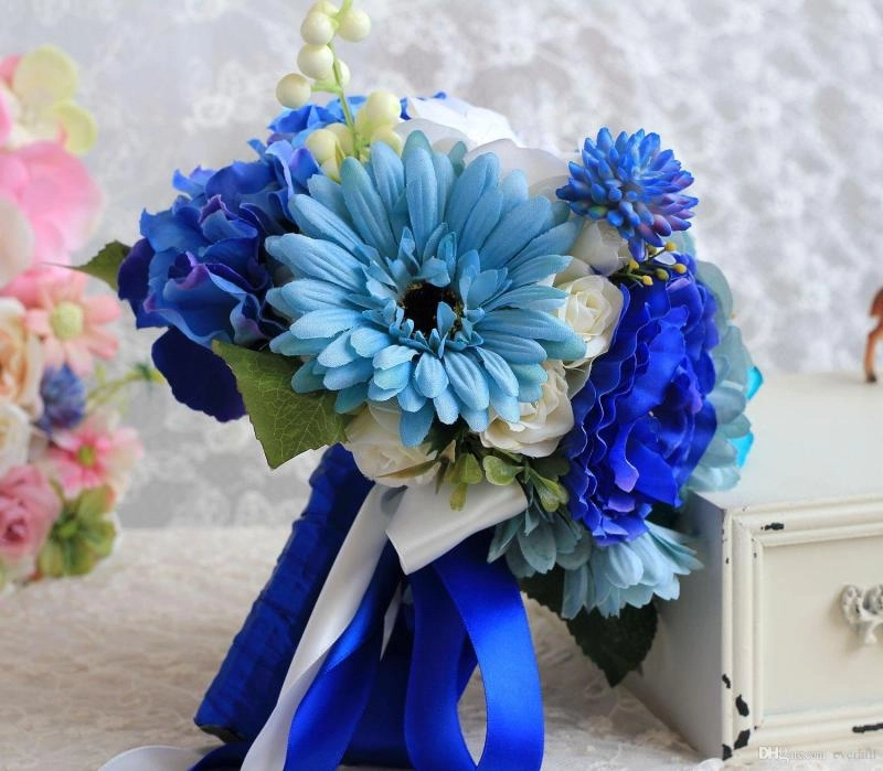 Синий цвет в букете
