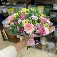 Букет из кустовой роз, альстромерии, герберы 