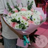 Букет из кустовых хризантем и роз Букет из кустовых хризантем и роз