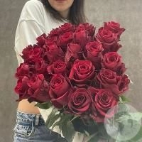 25 роз красных 90 см.