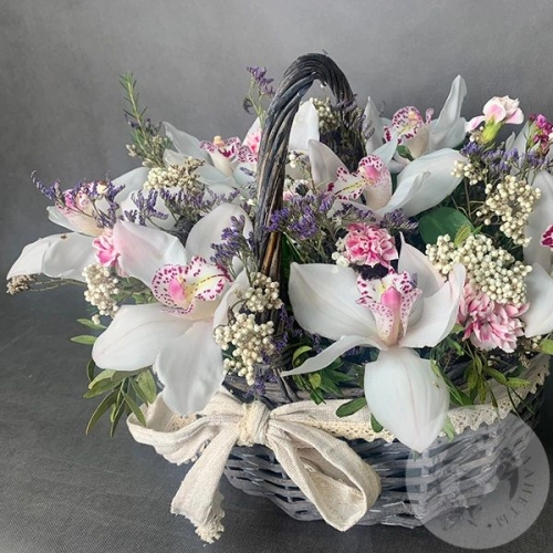 Корзина с орхидеями в магазине Цветы Планеты