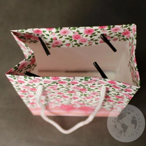 Пакет подарочный женский в магазине Цветы Планеты