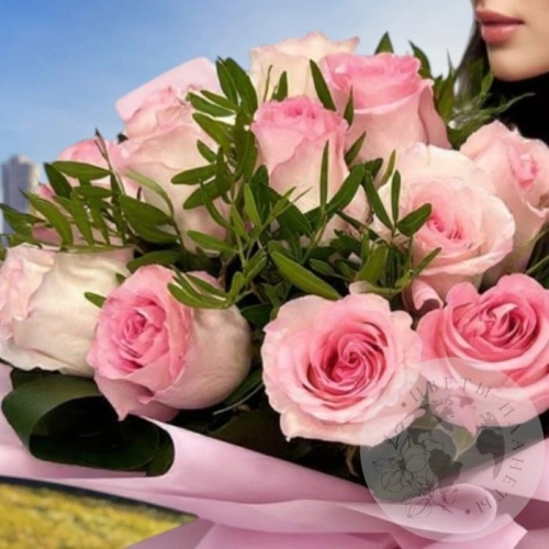 Букет из роз и фисташки в магазине Цветы Планеты