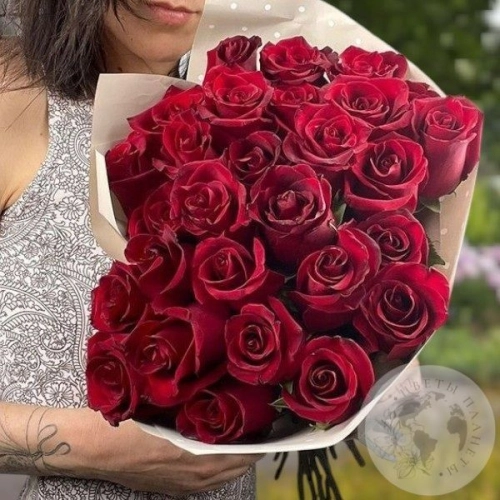 25 роз бордовых 60 см. в магазине Цветы Планеты