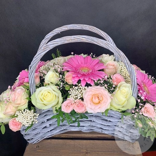 Корзина с цветами розами, герберами  "Настроение"
