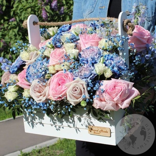 Композиция из роз в ящике "Летняя сказка" в магазине Цветы Планеты Композиция из роз в ящике "Летняя сказка" в магазине Цветы Планеты