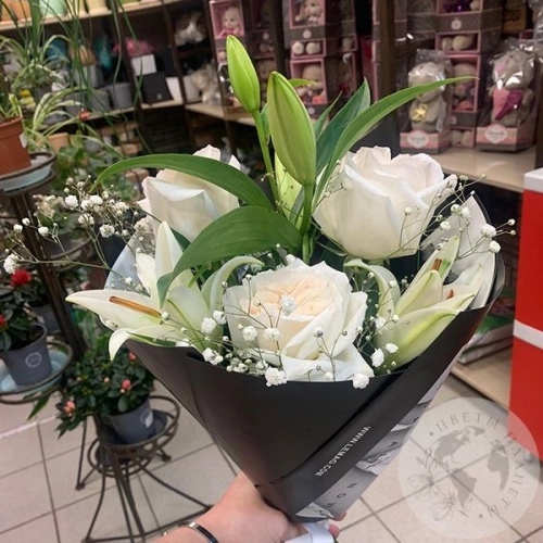 Букет из роз, лилии и гипсофилы "Нежное утро"