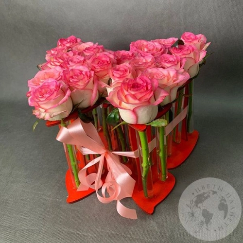 Роза кремовая в колбе 21 шт. Бабочка в магазине Цветы Планеты