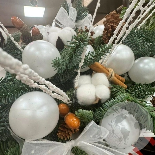 Букет на Новый год в магазине Цветы Планеты