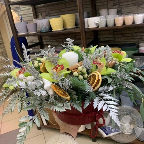 Композиция из орхидей, солидаго, эвкалипта "Свеча с орхидеей" в магазине Цветы Планеты