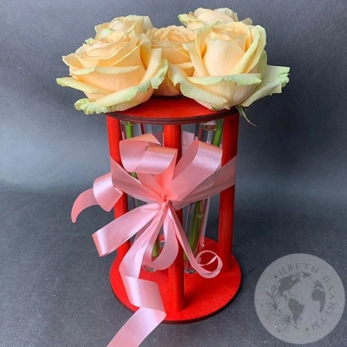 Роза кремовая в колбе 5 шт. в магазине Цветы Планеты