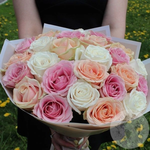 Букет из 25 роз "Океан радости" в магазине Цветы Планеты