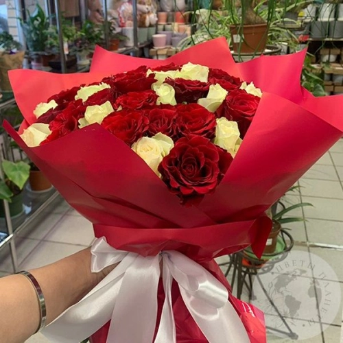 Букет из 51 розы микс 40 см. в магазине Цветы Планеты Букет из 51 розы микс 40 см.
