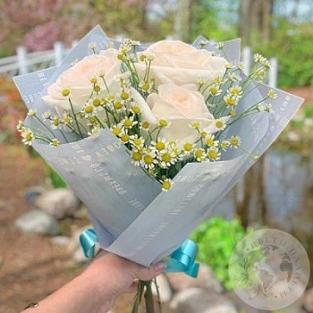 Букет из роз и ромашек  Букет из роз и ромашек