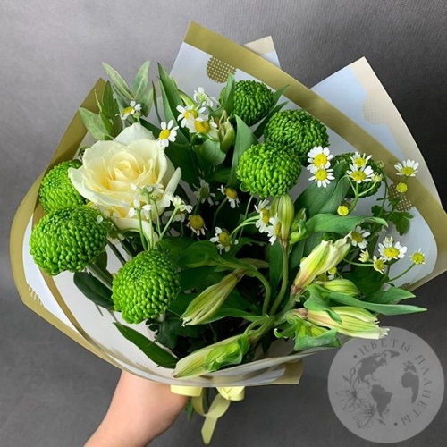 Букет из роз, альстромерий и хризантем "Зеленое чудо" в магазине Цветы Планеты