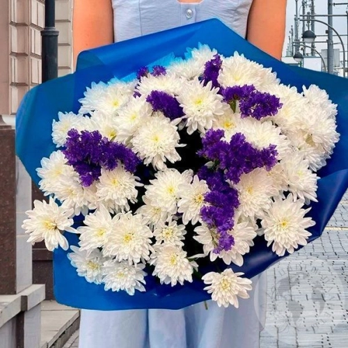 Букет из 7 белых кустовых хризантем