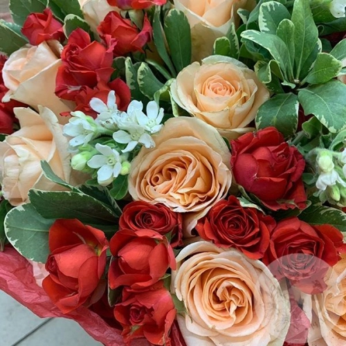 Букет из роз "Притяжение" в магазине Цветы Планеты