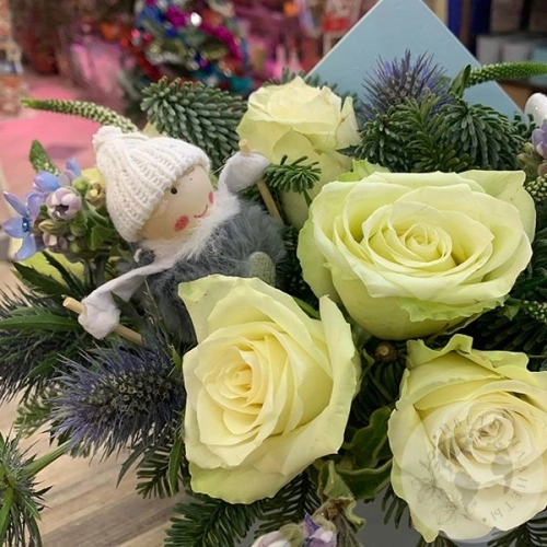 Подарки на Композиция из роз и вероники в ящике "Голубой конвертик" в магазине Цветы Планеты