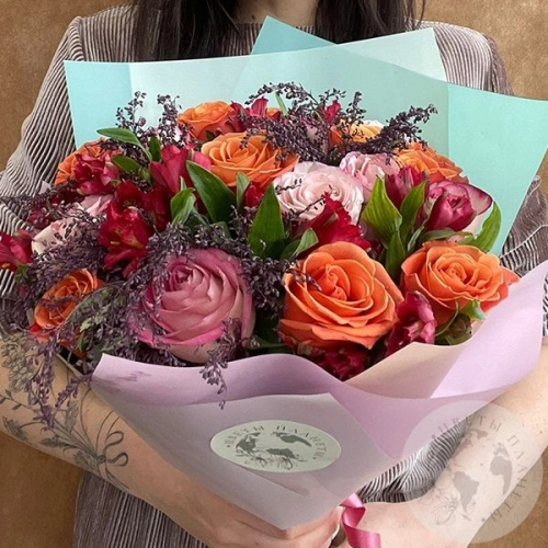 Букет из роз микс 50 см. в магазине Цветы Планеты
