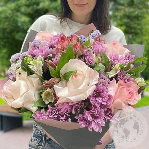 Букет вывернутых роз, хризантем, альстромерий в магазине Цветы Планеты