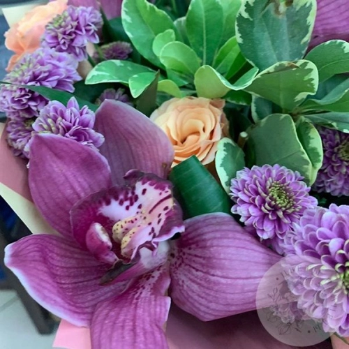 Букет из роз, орхидеи, сантини "Радость" в магазине Цветы Планеты