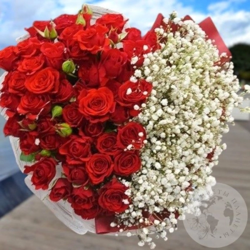 Букет из роз и гипсофилы "Любимой" в магазине Цветы Планеты