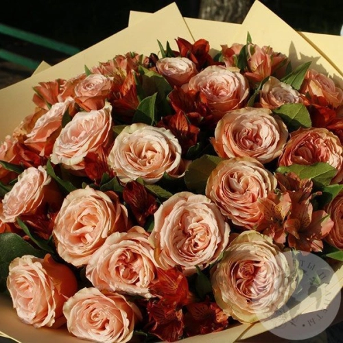 Букет роз и альстромерий "Вдохновение" в магазине Цветы Планеты