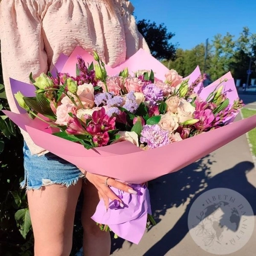 Букет из эустом, роз и альстромерий в магазине Цветы Планеты Букет из эустом, роз и альстромерий в магазине Цветы Планеты