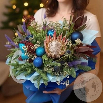 Зимний букет с протеей и нобилисом