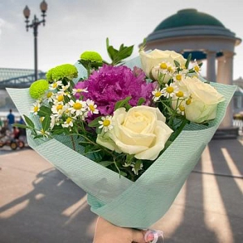 Букет из роз и хризантем  Букет из роз и хризантем