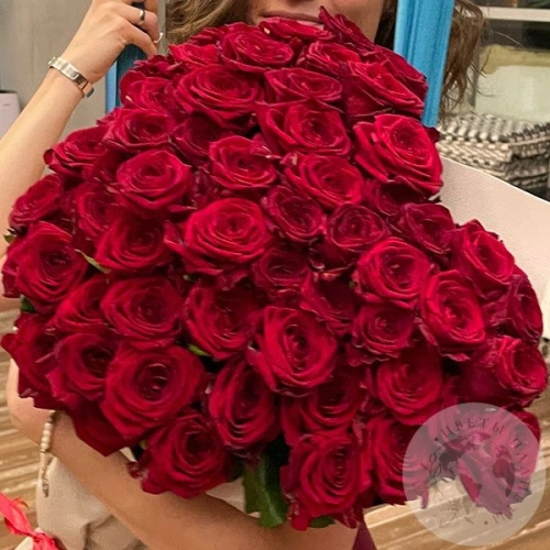 51 роза красная 60 см. в магазине Цветы Планеты