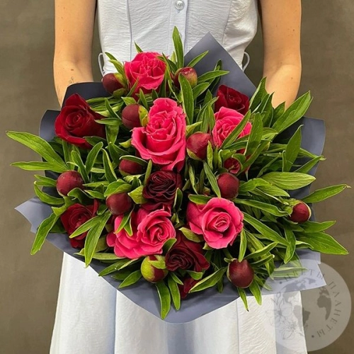 Букет из роз и пионов "Нежность" в магазине Цветы Планеты