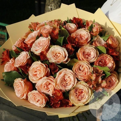 Букет роз и альстромерий "Вдохновение" в магазине Цветы Планеты