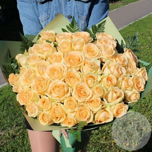 Букет из 51 розы "Летний полдень" в магазине Цветы Планеты