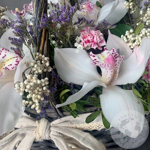 Корзина с орхидеями в магазине Цветы Планеты