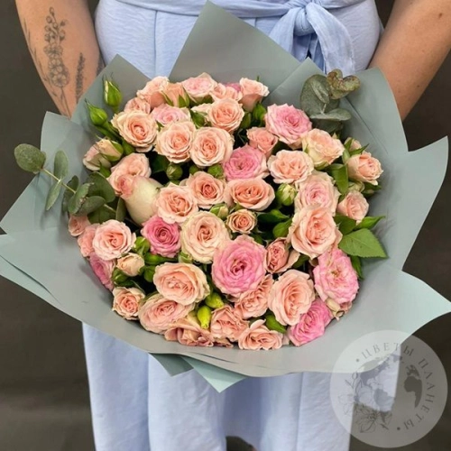 Букет из 9 роз с эвкалиптом "Нежное послание" в магазине Цветы Планеты