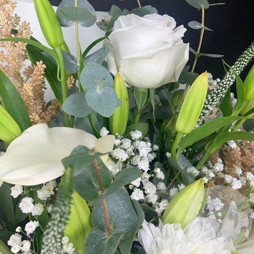 Букет из роз, хризантем, лилий "Радость встречи"