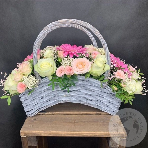 Корзина с цветами розами, герберами  "Настроение"