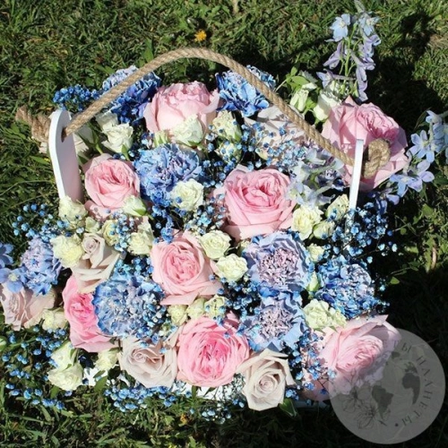 Композиция из роз в ящике "Летняя сказка" в магазине Цветы Планеты Композиция из роз в ящике "Летняя сказка" в магазине Цветы Планеты