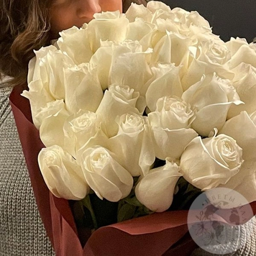 51 роза белая 70 см. в магазине Цветы Планеты