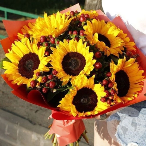 Букет подсолнухов "Солнечный" в магазине Цветы Планеты
