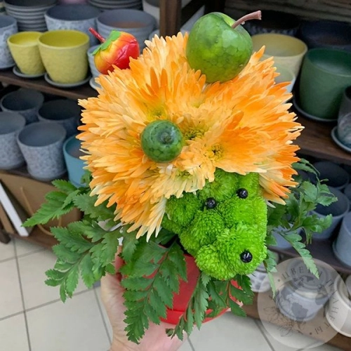 Композиция из кустовой хризантемы "Ежик" в магазине Цветы Планеты