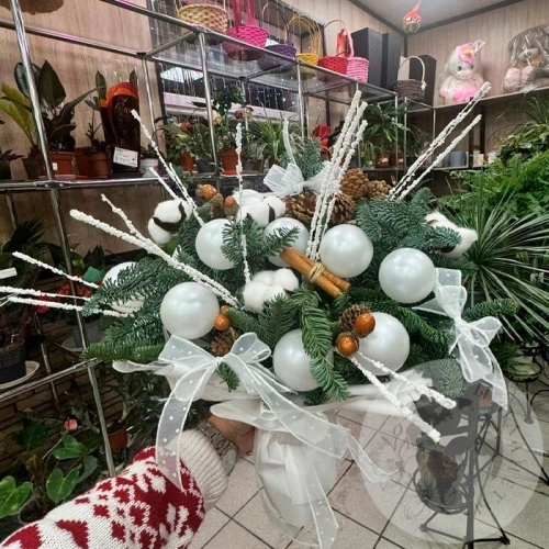 Букет на Новый год в магазине Цветы Планеты