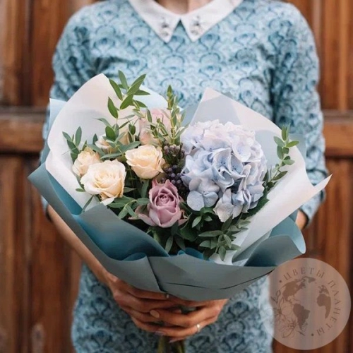 Букет из роз и гортензий "Нежное дыхание"