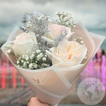 Букет из роз и гипсофилы  Букет из роз и гипсофилы