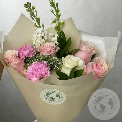 Букет из роз и маттиолы "Улыбка" в магазине Цветы Планеты